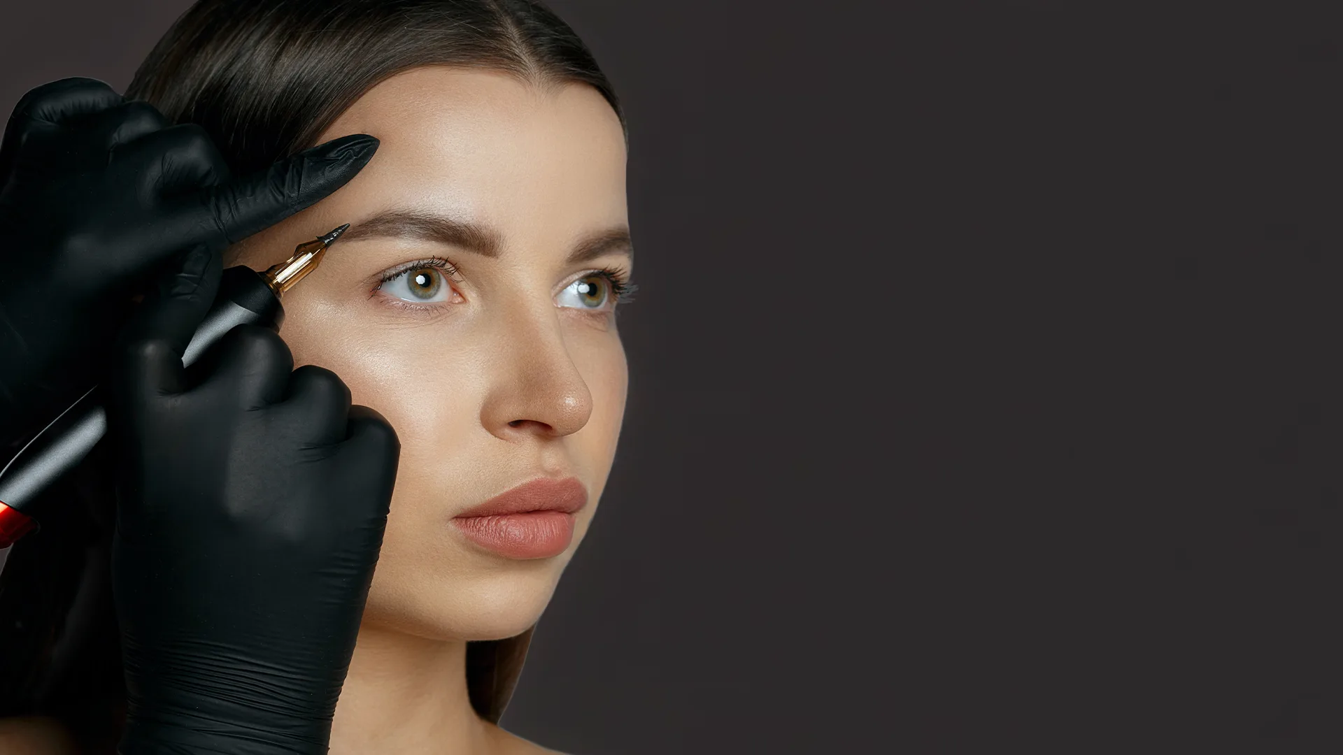 Mikropigmentierung der Augenbrauen bei Rio Cosmetic